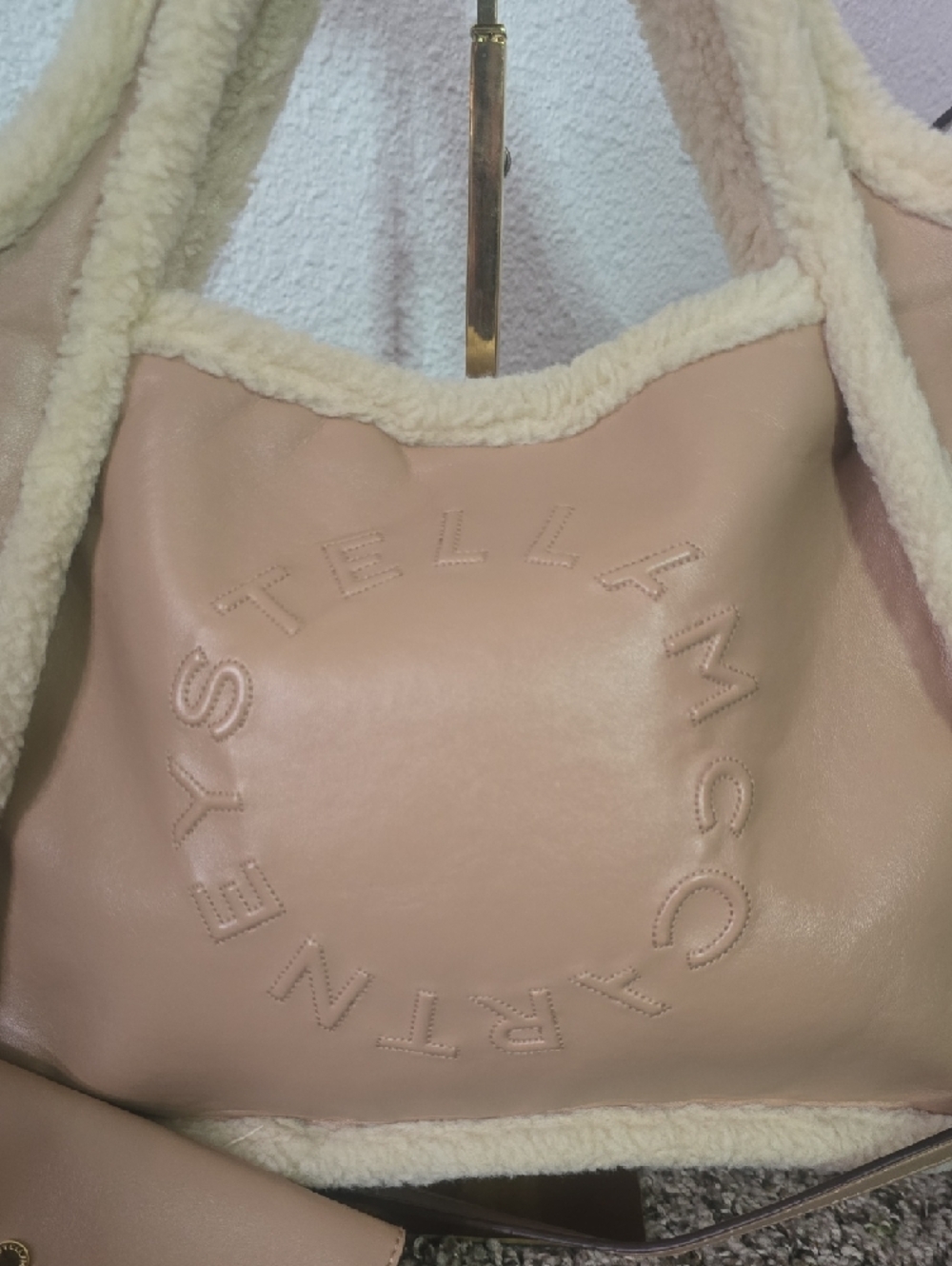 Stella McCartney Tan/Beige Faux Fur Shearling Sherpa Trim Tote W/ Pouch - Picture 2 of 16